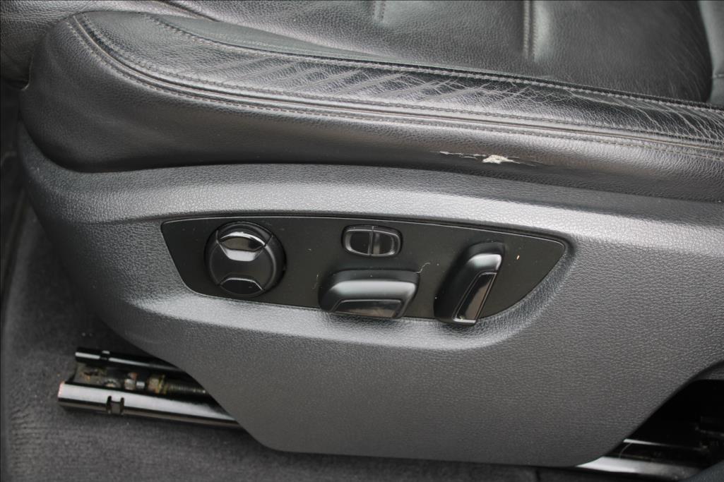 2012 – Volkswagen Touareg – 3,0 TDi  4 x 4, AUTOMAT, DPH