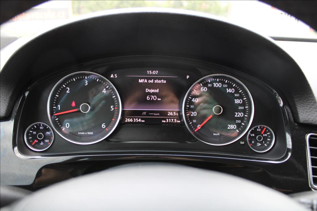 2012 – Volkswagen Touareg – 3,0 TDi  4 x 4, AUTOMAT, DPH