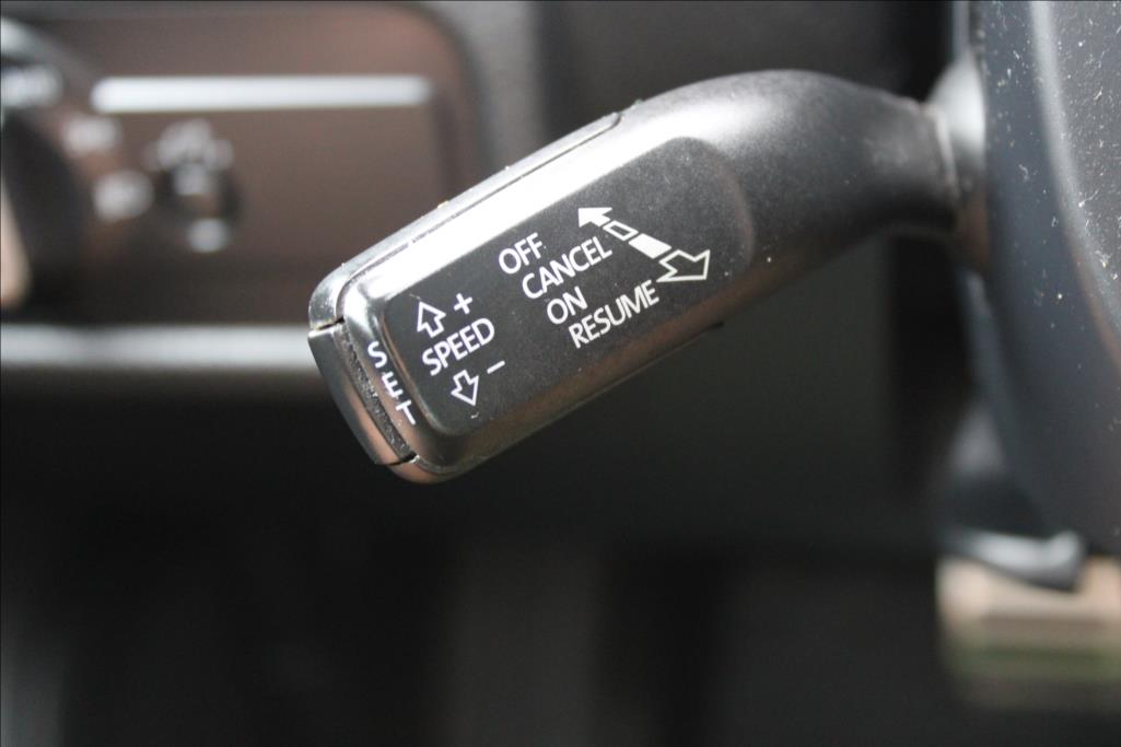 2012 – Volkswagen Touareg – 3,0 TDi  4 x 4, AUTOMAT, DPH