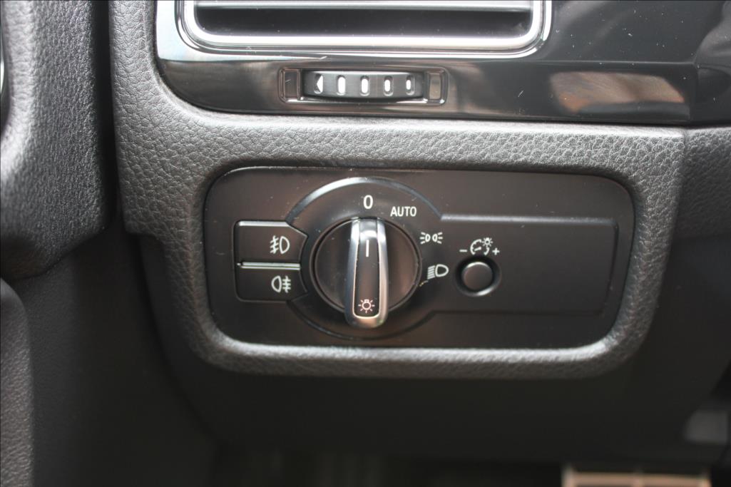 2012 – Volkswagen Touareg – 3,0 TDi  4 x 4, AUTOMAT, DPH