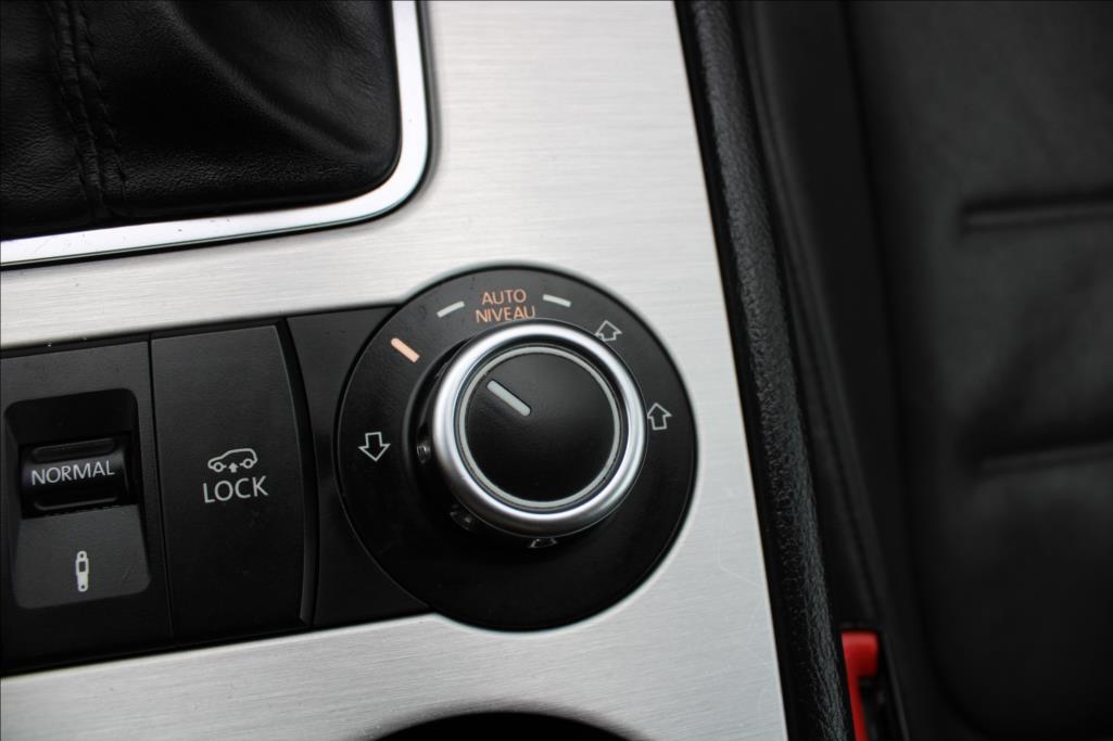 2012 – Volkswagen Touareg – 3,0 TDi  4 x 4, AUTOMAT, DPH