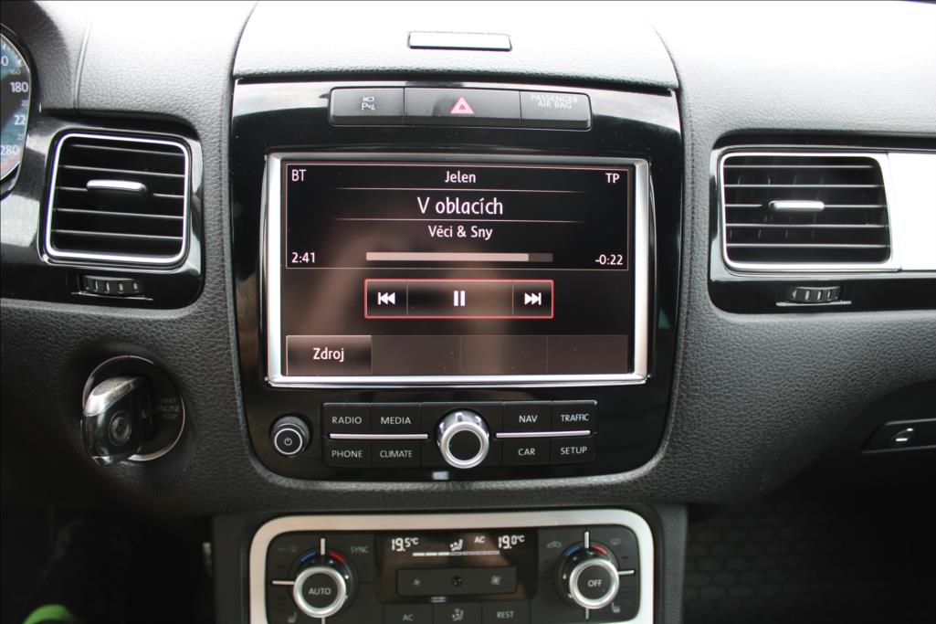 2012 – Volkswagen Touareg – 3,0 TDi  4 x 4, AUTOMAT, DPH