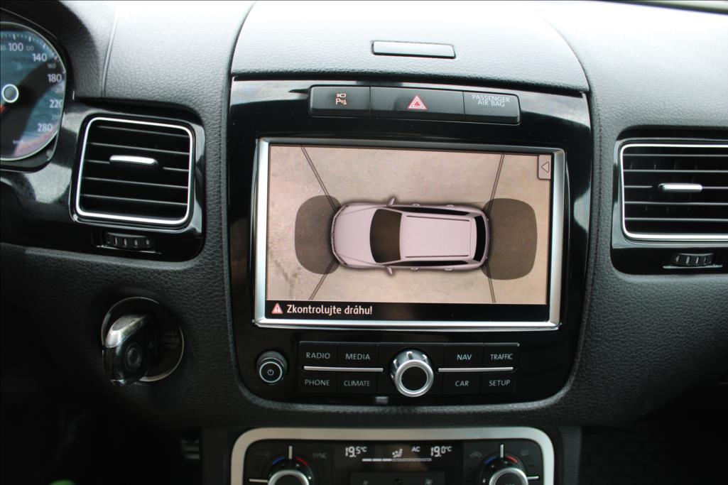 2012 – Volkswagen Touareg – 3,0 TDi  4 x 4, AUTOMAT, DPH