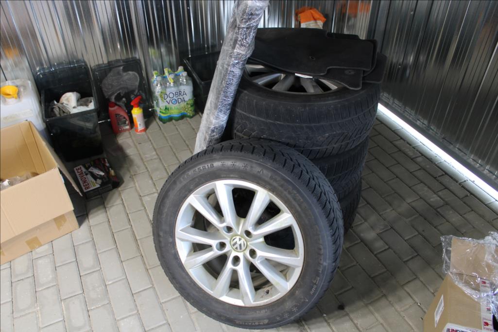 2012 – Volkswagen Touareg – 3,0 TDi  4 x 4, AUTOMAT, DPH