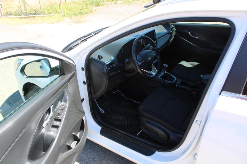 2021 – Hyundai i30 – 1,5 i  SMART, VÝHŘEVY, ČR