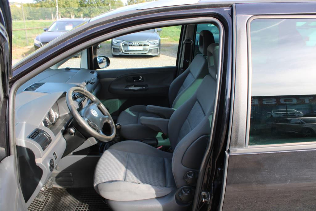 2009 – Volkswagen Sharan – 1,9 TDi  TAŽNÉ,XENONY,7-MÍST