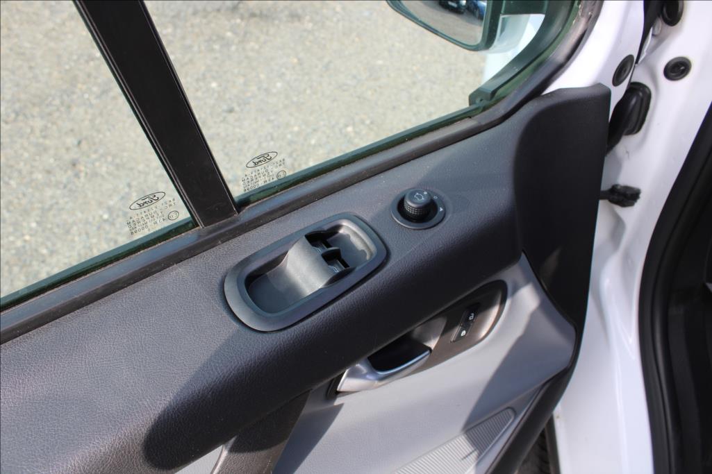 2015 – Ford Transit Custom – 2,2 TDCi  9 – míst, DPH, KLIMA