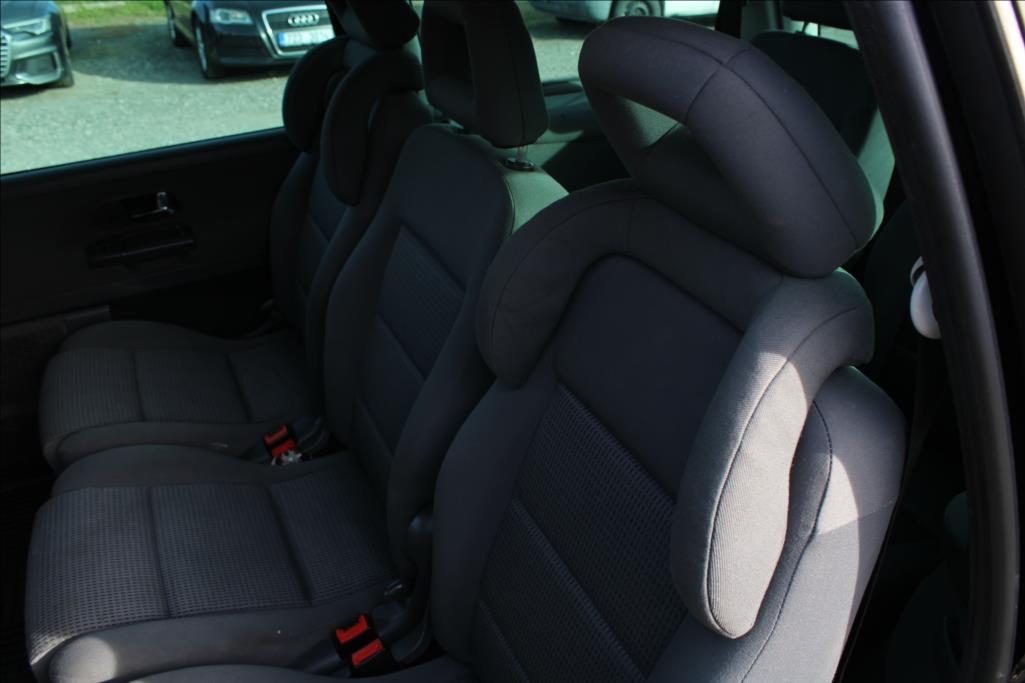2009 – Volkswagen Sharan – 1,9 TDi  TAŽNÉ,XENONY,7-MÍST