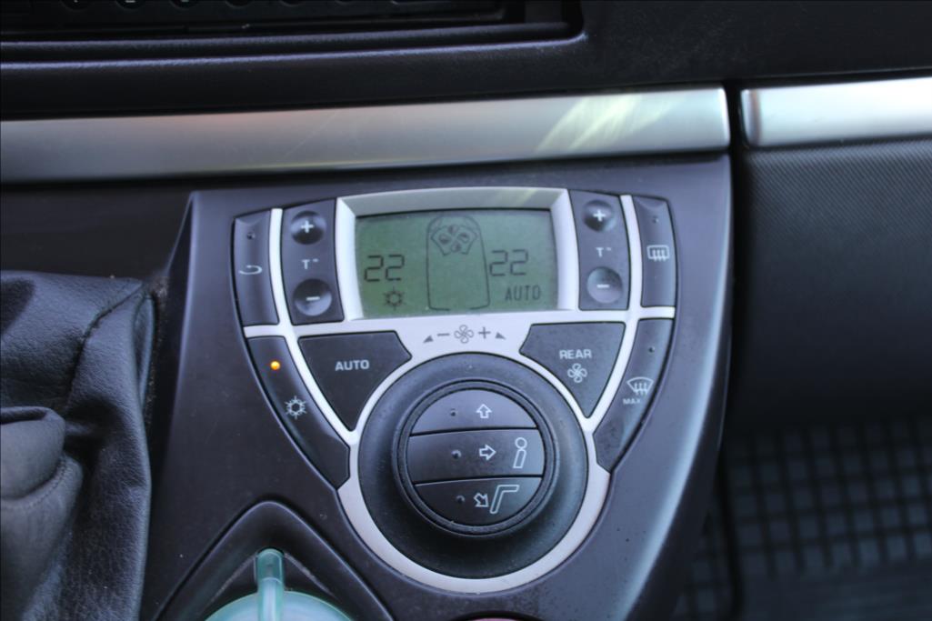 2006 – Peugeot 807 – 2,2 HDi  1.maj., ČR, TAŽNÉ
