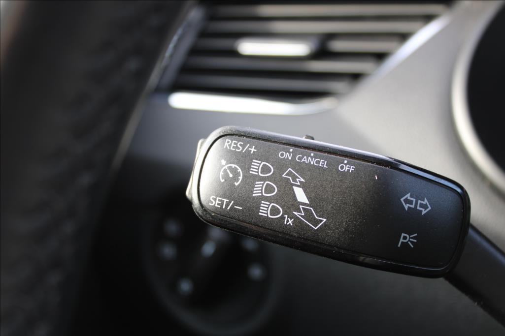 2014 – Škoda Octavia – 1,6 TDi  4 x 4,ČR,XENONY,TOP