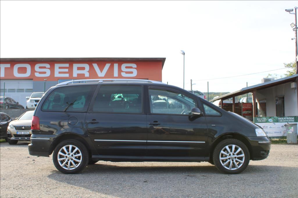 2009 – Volkswagen Sharan – 1,9 TDi  TAŽNÉ,XENONY,7-MÍST