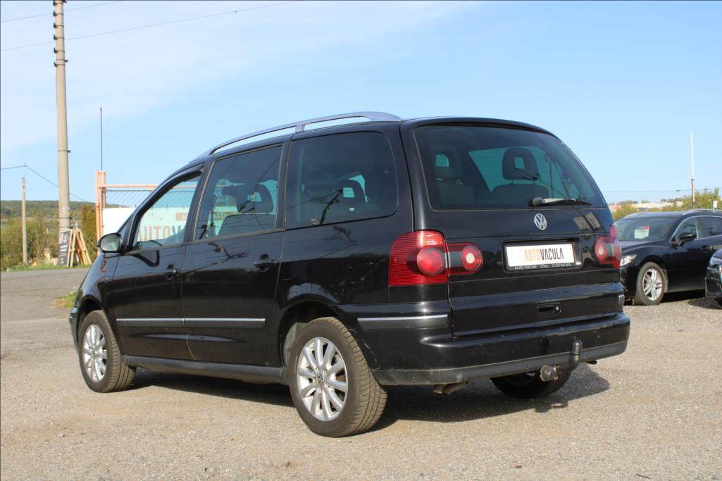 2009 – Volkswagen Sharan – 1,9 TDi  TAŽNÉ,XENONY,7-MÍST