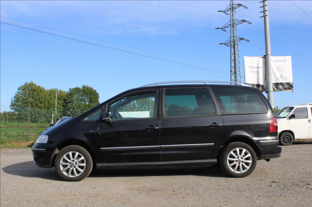 2009 – Volkswagen Sharan – 1,9 TDi  TAŽNÉ,XENONY,7-MÍST