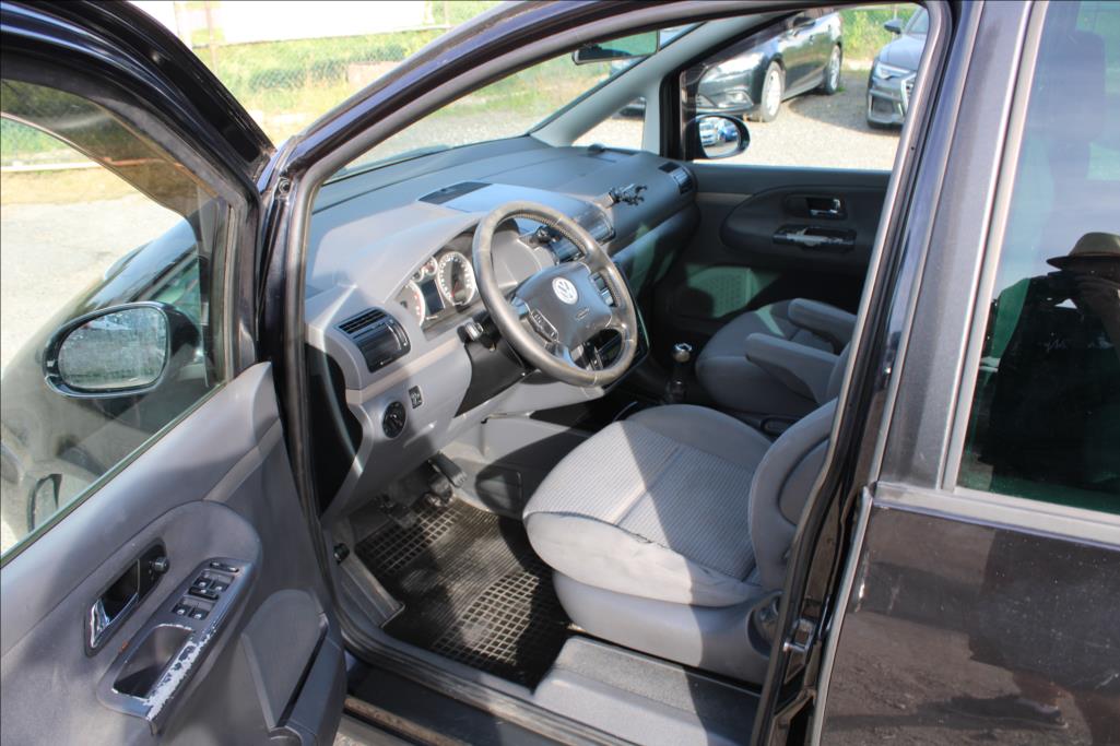 2009 – Volkswagen Sharan – 1,9 TDi  TAŽNÉ,XENONY,7-MÍST
